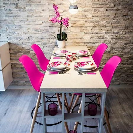 Apartment Elegance Pink